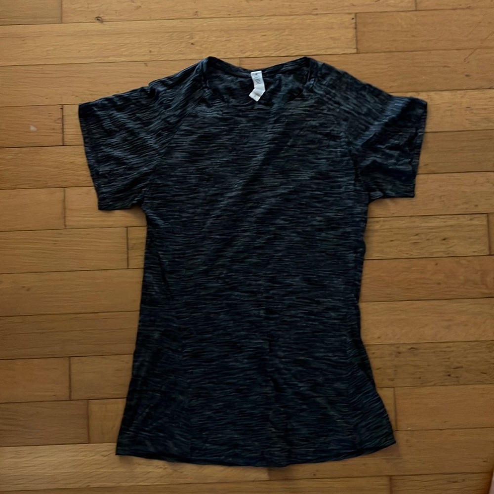 Lululemon charcoal, gray shirt